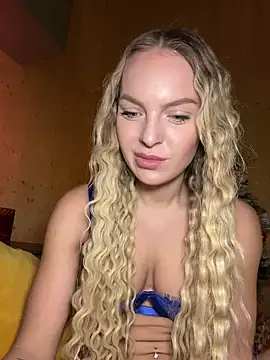 Snapshot of ChiaraVixen chatting on December 7, 2024, 12:13 pm ChiaraVixen online show from December 7, 2024, 12:13 pm