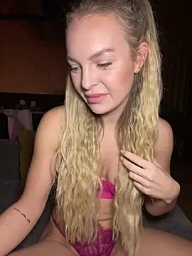 Snapshot of ChiaraVixen chatting on December 10, 2024, 6:01 am ChiaraVixen online show from December 10, 2024, 6:01 am