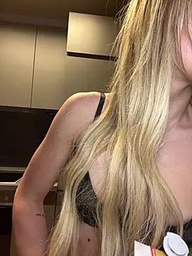 Snapshot of ChiaraVixen chatting on February 7, 2025, 7:06 pm ChiaraVixen online show from February 7, 2025, 7:06 pm