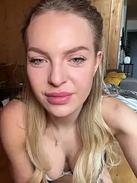 Snapshot of ChiaraVixen chatting on February 9, 2025, 8:00 am ChiaraVixen online show from February 9, 2025, 8:00 am