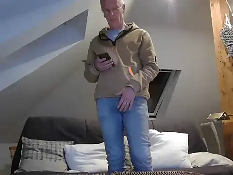 maxmueller321 online show from March 3, 2026, 6:14 pm