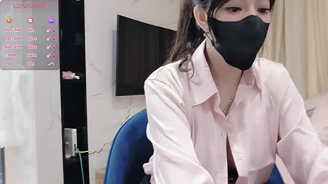 TuyetNhi2k6 online show from January 17, 2025, 2:39 am