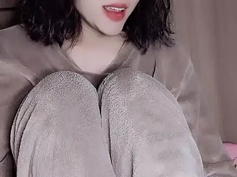 Snapshot of Pink_cream chatting on January 6, 2025, 3:29 pm Pink cream online show from January 6, 2025, 3:29 pm