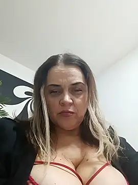 hugebobbs online show from February 3, 2026, 7:46 am