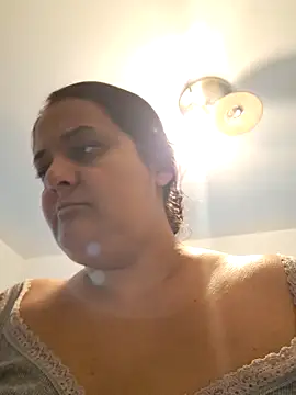 sarahhh1987 online show from November 11, 2025, 8:47 am