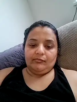 sarahhh1987 online show from April 19, 2026, 5:40 am