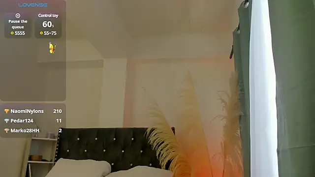 AnntoniaWood online show from January 28, 2025, 4:52 pm