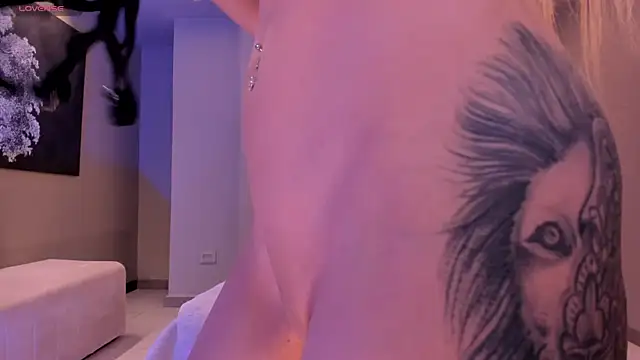 HannaConnor  online show from February 10, 2025, 3:13 am