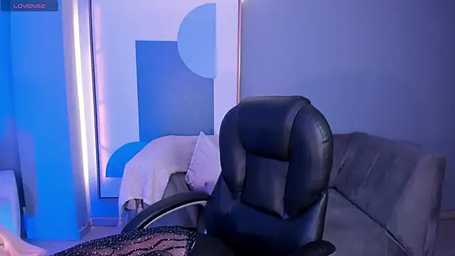 HannaConnor  online show from March 7, 2025, 8:00 pm