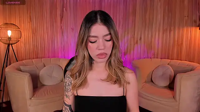 ViolettHansson online show from September 19, 2025, 6:41 pm