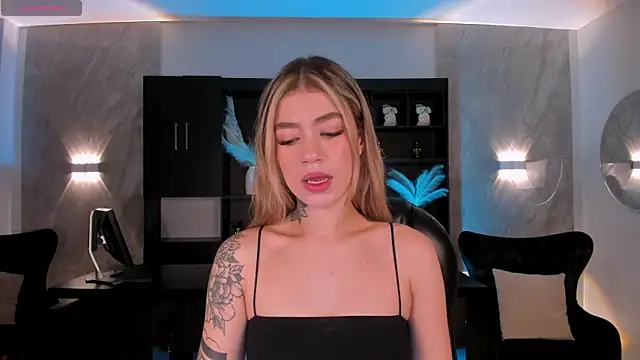 ViolettHansson online show from November 16, 2025, 11:16 am