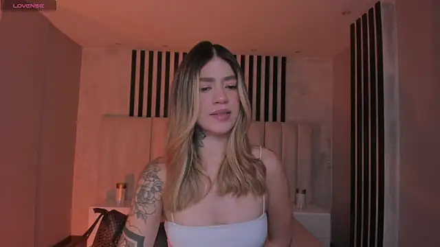 ViolettHansson online show from April 20, 2026, 9:45 am