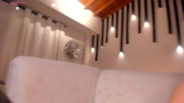 Snapshot of AliceHarper_ chatting on February 6, 2025, 9:32 am AliceHarper online show from February 6, 2025, 9:32 am