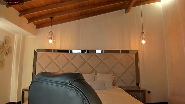 Snapshot of AliceHarper_ chatting on February 18, 2025, 4:04 am AliceHarper online show from February 18, 2025, 4:04 am