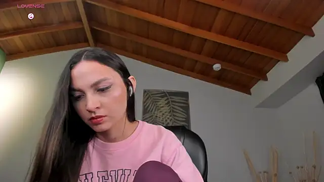 Snapshot of AliceHarper_ chatting on March 12, 2025, 9:23 am AliceHarper online show from March 12, 2025, 9:23 am