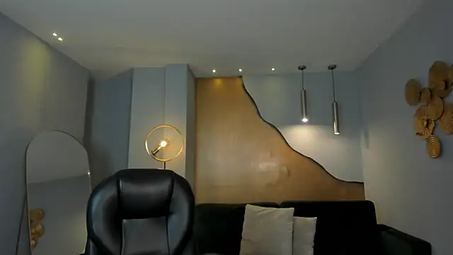 Snapshot of AliceHarper_ chatting on October 14, 2025, 7:14 pm AliceHarper online show from October 14, 2025, 7:14 pm