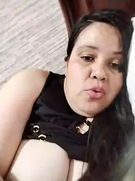 lunanataly online show from February 25, 2025, 11:44 pm