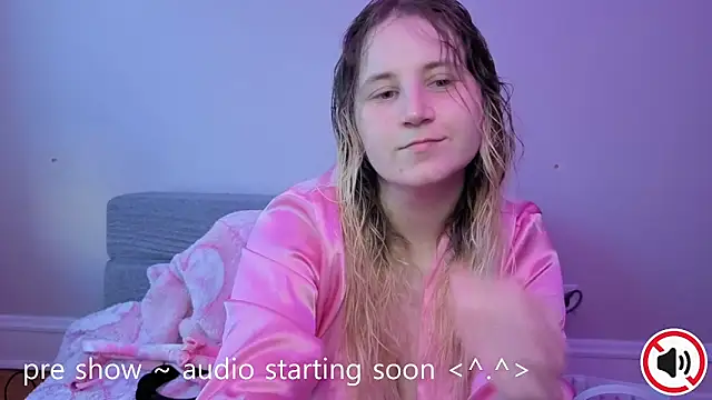 Glitch Witch online show from May 9, 2026, 11:10 pm