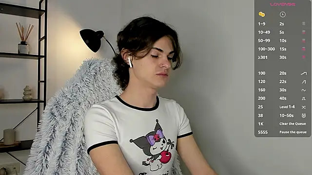 little femb0y online show from February 13, 2026, 10:33 am