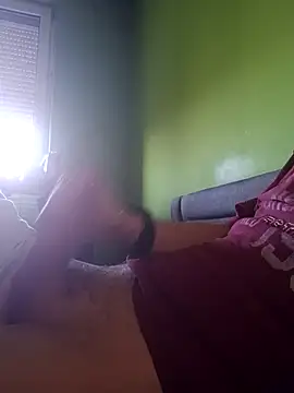 Snapshot of immi932 chatting on February 17, 2026, 2:35 pm immi932 online show from February 17, 2026, 2:35 pm