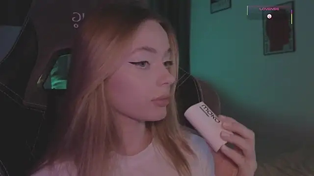  MayShy  online show from September 17, 2025, 6:53 pm