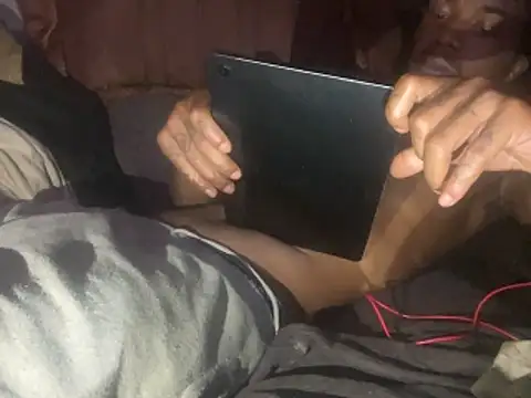 SlimeCrownzOut5 online show from April 15, 2026, 9:16 am