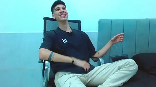 jhony-sex online show from March 12, 2026, 4:07 am