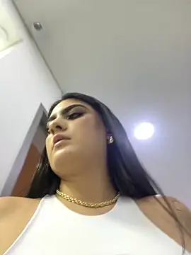 IrisBaker online show from October 3, 2025, 9:23 pm