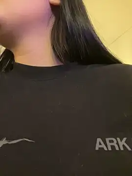 IrisBaker online show from October 28, 2025, 9:17 pm