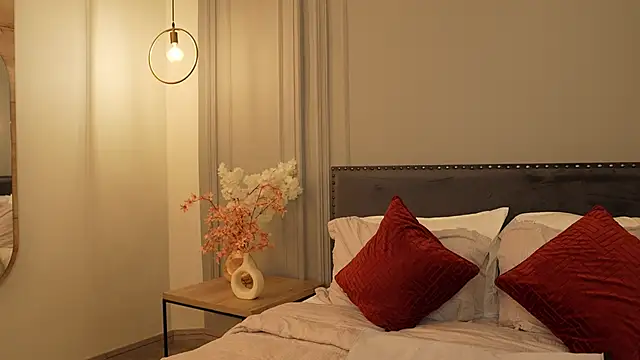 IrisBaker online show from April 21, 2026, 9:28 pm