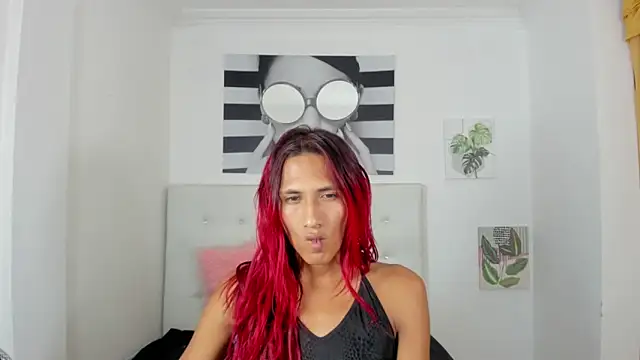 Brisahott online show from November 1, 2025, 8:22 pm