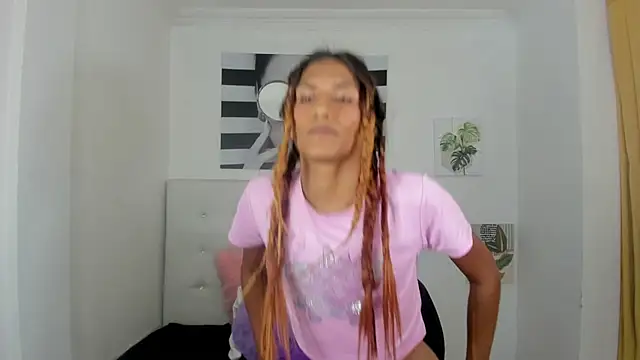 Brisahott online show from December 18, 2025, 7:42 pm