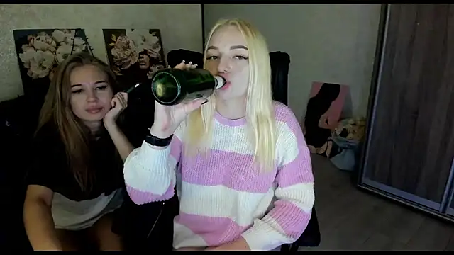 Stella  Cox online show from October 26, 2025, 11:09 pm