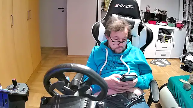 larsgessner30 online show from October 26, 2025, 9:31 pm