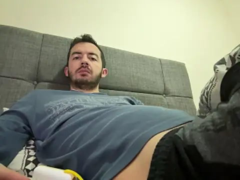 laynufff online show from April 18, 2026, 5:33 am