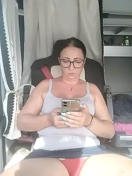 cuplubijoanna online show from September 10, 2025, 1:33 pm