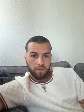 Snapshot of lucasb17 chatting on April 18, 2026, 4:22 pm lucasb17 online show from April 18, 2026, 4:22 pm