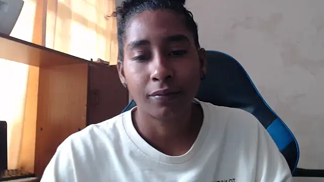 yohatinelly07 online show from November 17, 2025, 2:34 pm