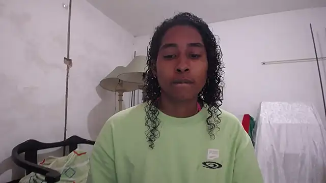 yohatinelly07 online show from December 4, 2025, 12:58 pm