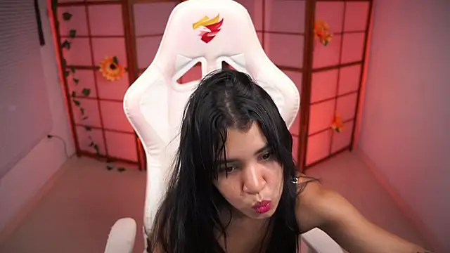 its lola24 online show from October 4, 2025, 1:58 am