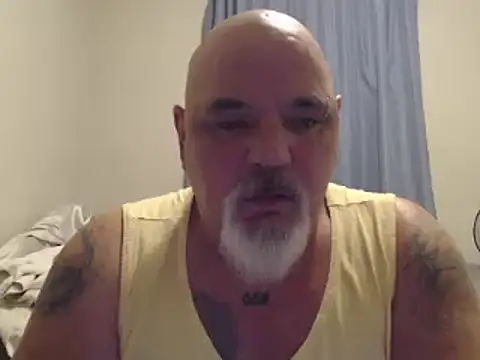 Newfiesausage1972 online show from January 16, 2025, 9:48 am