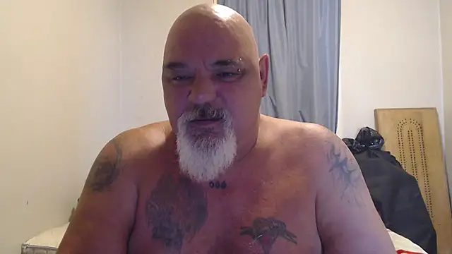 Newfiesausage1972 online show from October 6, 2025, 4:15 pm