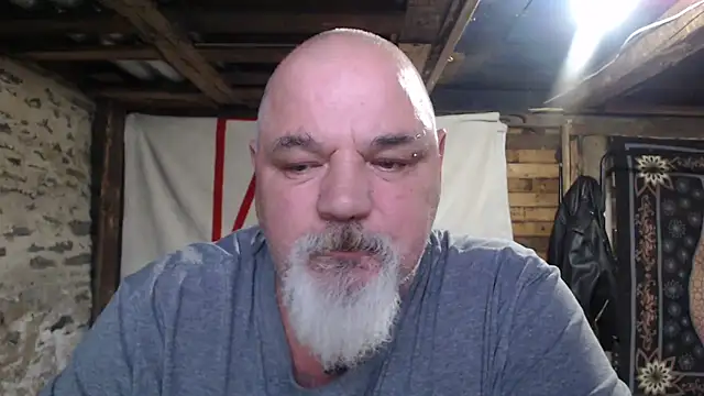 Newfiesausage1972 online show from November 29, 2025, 8:56 pm