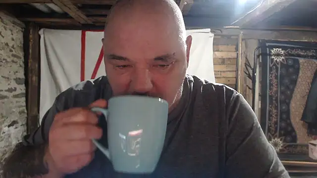 Newfiesausage1972 online show from January 9, 2026, 11:57 am