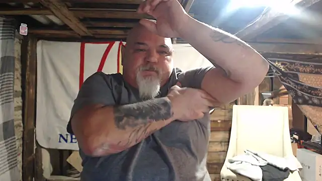 Newfiesausage1972 online show from February 24, 2026, 9:40 am