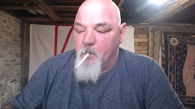 Newfiesausage1972 online show from April 22, 2026, 2:40 pm