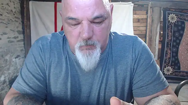 Snapshot of Newfiesausage1972 chatting on May 1, 2026, 11:15 am Newfiesausage1972 online show from May 1, 2026, 11:15 am