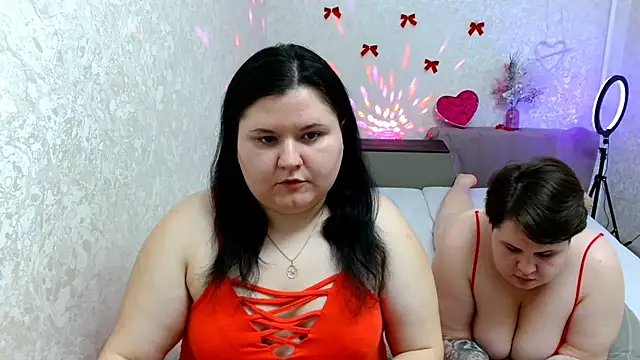 Snapshot of BeckyAndHellen chatting on February 5, 2025, 10:01 pm BeckyAndHellen online show from February 5, 2025, 10:01 pm