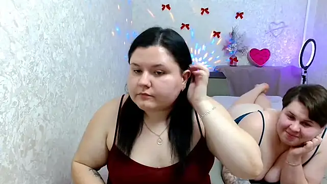 Snapshot of BeckyAndHellen chatting on February 12, 2025, 6:40 pm BeckyAndHellen online show from February 12, 2025, 6:40 pm