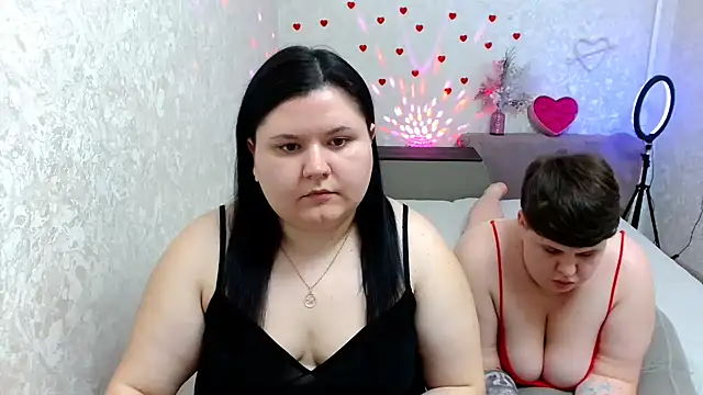 Snapshot of BeckyAndHellen chatting on February 13, 2025, 8:24 pm BeckyAndHellen online show from February 13, 2025, 8:24 pm